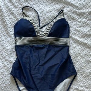 Vineyard Vines Navy and White Striped Swimsuit - Medium
